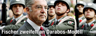 Bundespräsident Heinz Fischer bei einer Parade