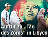 Menschen vor Gaddafi-Plakat