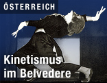 Reproduktionsfoto von Anton Josef Trčkas "Hilde Holger (?) in Tanzpose mit weißen Handschuhen"