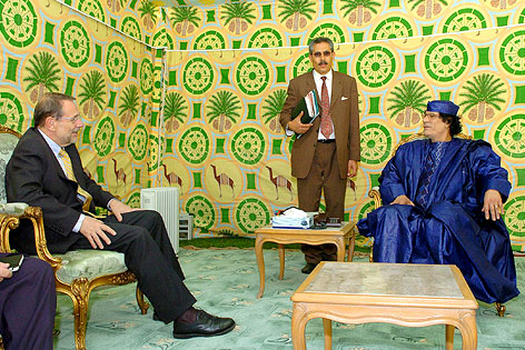 © Reuters Libyens Staatschef Gaddafi mit EU-Außenkommissar Solana