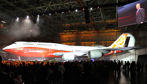 © Reuters/Anthony Bolante Boeing 747-8 steht in einer Werkshalle