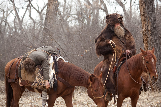 © 2010 Paramount Pictures/Lorey Sebastian Schauspieler Jeff Bridges und Josh Brolin in einer Szene aus "True Grit"