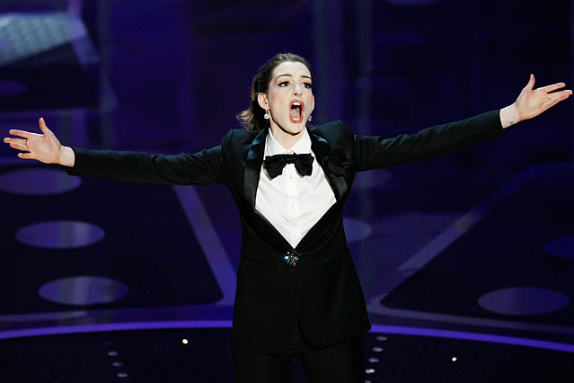 © Reuters/Gary Hershorn Anne Hathaway bei Gesangseinlage