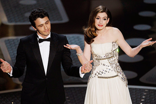 © Reuters/Gary Hershorn Moderatoren James Franco und Anne Hathaway