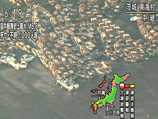 © AP/NHK TV Ausgebrannte Autos