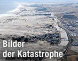 Tsunami trifft auf Küste