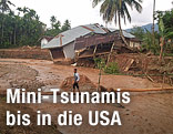 Durch einen Tsunami überflutetes Dorf in Indonesien