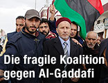 Vorsitzende des Nationalrats der Rebellen, Mustafa Abdul Jalil mit Anhängern