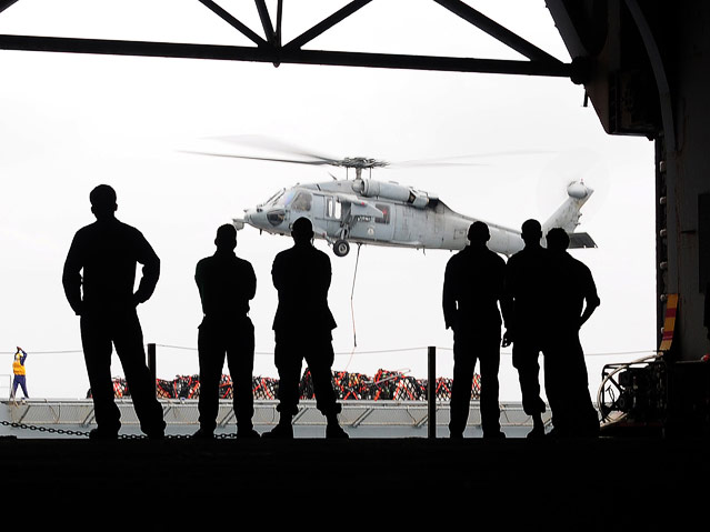 © Reuters US Navy Helikopter und Soldaten