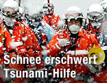 Rettungskräfte im Schneegestöber