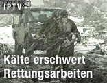 Rettungskr&auml;fte im Schnee