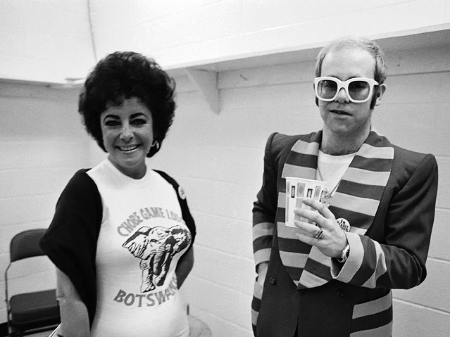 © AP/David Nutter Elizabeth Taylor und Elton John im Spectrum Theaterin Philadelphia,1976