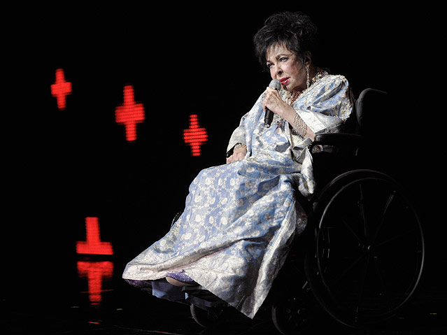 © AP/Chris Pizzello Elizabeth Taylor bei Macy's Passport Fashion Show Gala, 2009