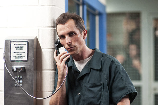 © Central Film Verleih Christian Bale an Münztelefon