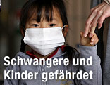Kind mit Schutzmaske