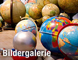 "Global Globes" (Installation von Niles Widauer)