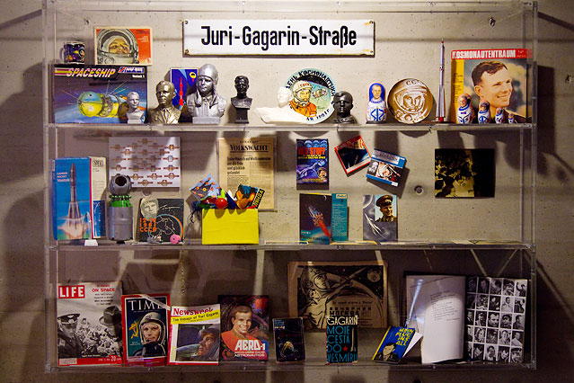 © ORF.at/Sabine Koder Schaufenster mit Fanartikeln über Yuri Gagarin