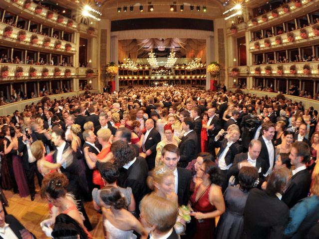 © APA/Herbert Neubauer Ballsaal