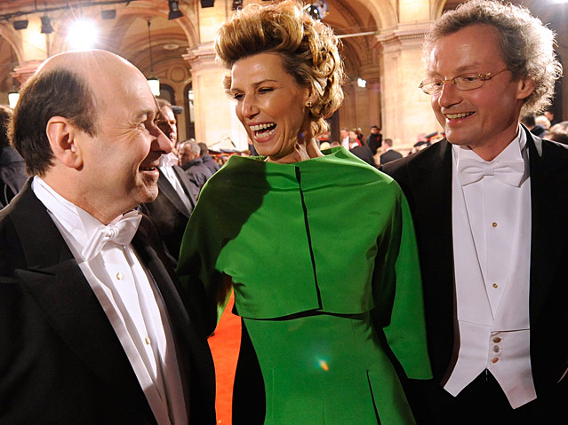 © APA/Robert Jäger Staatsoperndirektor Dominque Meyer, Opernball-Organisatorin Desiree Treichl-Stürgkh und Dirigent Franz Welser-Möst
