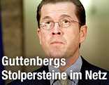 Deutscher Verteidigungsminister Karl-Theodor zu Guttenberg blickt nach oben