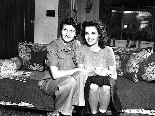 © AP Jane Russell gemeinsam mit ihrer Mutter Geraldine