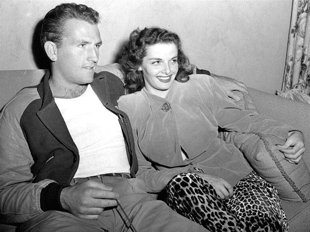 © AP Jane Russell mit ihrem ersten Ehemann, dem Footballspieler Bob Waterfield