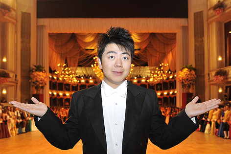 © APA/Herbert Neubauer Szene vom Opernball 2011