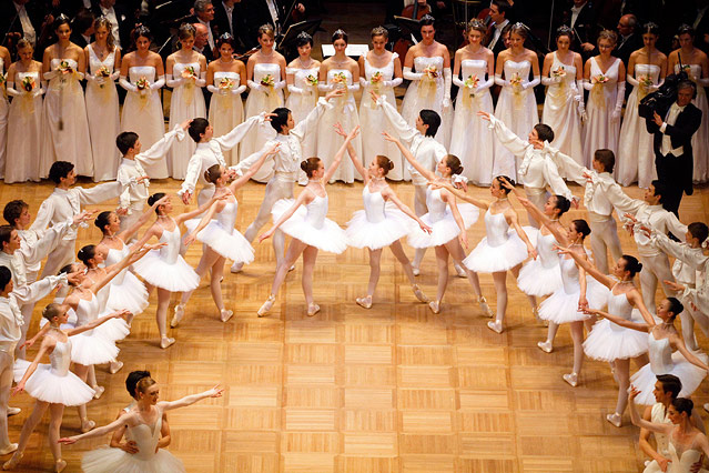 © AP/Ronald Zak Szene vom Opernball 2011