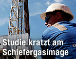 Arbeiter bei Schiefergasbohrstelle