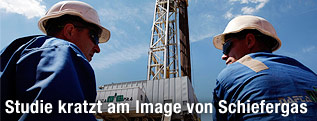 Arbeiter bei Schiefergasbohrstelle