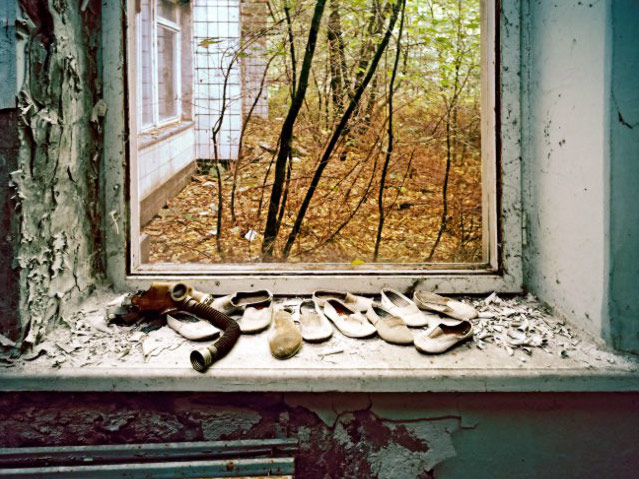 © Rüdiger Lubricht Ballettschuhe auf Fensterbrett