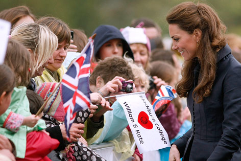 © AP/Alastair Grant Kate Middleton mit Fans