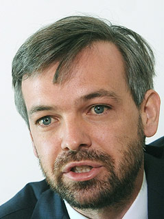 EU-Abgeordnete Martin Ehrenhauser bei einer Pressekonferenz