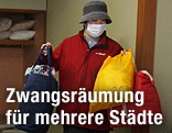 Einwohner mit ihrem Hab und Gut