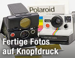 zwei Polaroid-Kameras