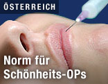 Frau bekommt Botox-Spritze