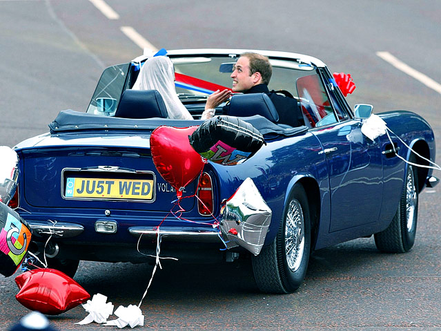 Kate und William fahren mit einem Auto