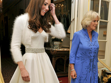 © AP/John Stillwell Kate Middleton, Herzogin von Cambridge und Camilla, Herzogin von Cronwall