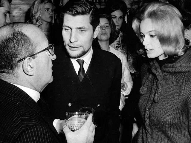 © AP Gunter Sachs mit seiner Freundin, dem schwedischen Model Brigitta Laaf