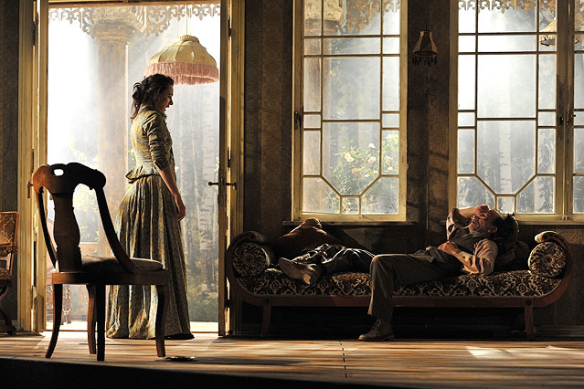 © Burgtheater/Georg Soulek Schauspieler Sylvie Rohrer und Martin Wuttke