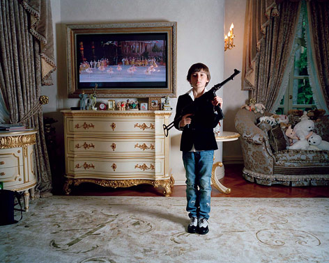 © Anna Skladmann Foto aus Serie "Little Adults" von Anna Skladmann