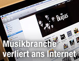 Notebookbildschirm mit iTunes am Display