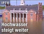 ein Haus steht bis zur Hälfte unter Wasser