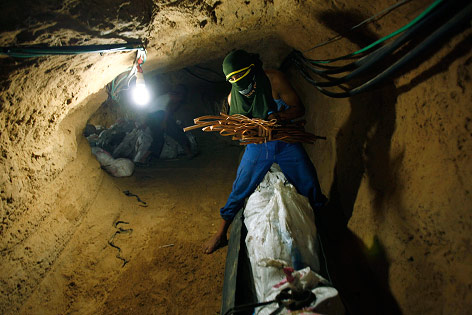 © Reuters/Ibraheem Abu Mustafa Schmuggeltunnel unter der Grenze bei Rafah