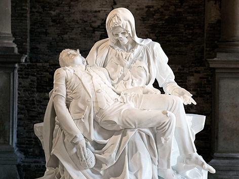 © CLP "Pieta" von Jan Fabre