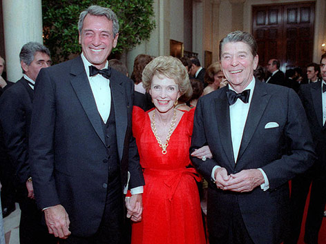 © Corbis/CNP/White House Ehemaliger US-Präsident Ronald Reagan, seine Frau Nancy Reagan und Schauspieler Rock Hudson