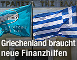 Fahnen vor griechischer Nationalbank