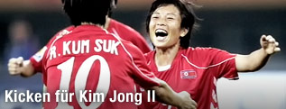 Spielerin des Frauenfu&szlig;ball-Nationalteams von Nordkorea jubelt