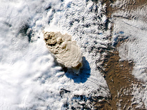 © Reuters/NASA/MODIS Rapid Response Team Satellitenaufnahme der Aschewolke des Vulkans Puyehue