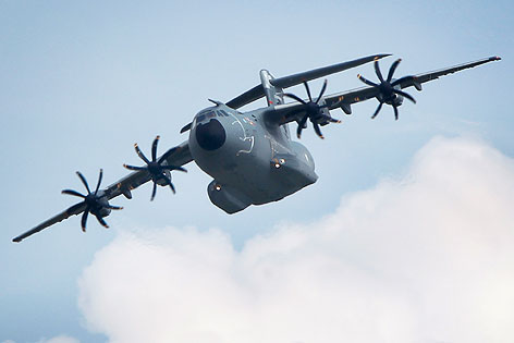 © Reuters/Thomas Peter Airbus 400M in der Luft